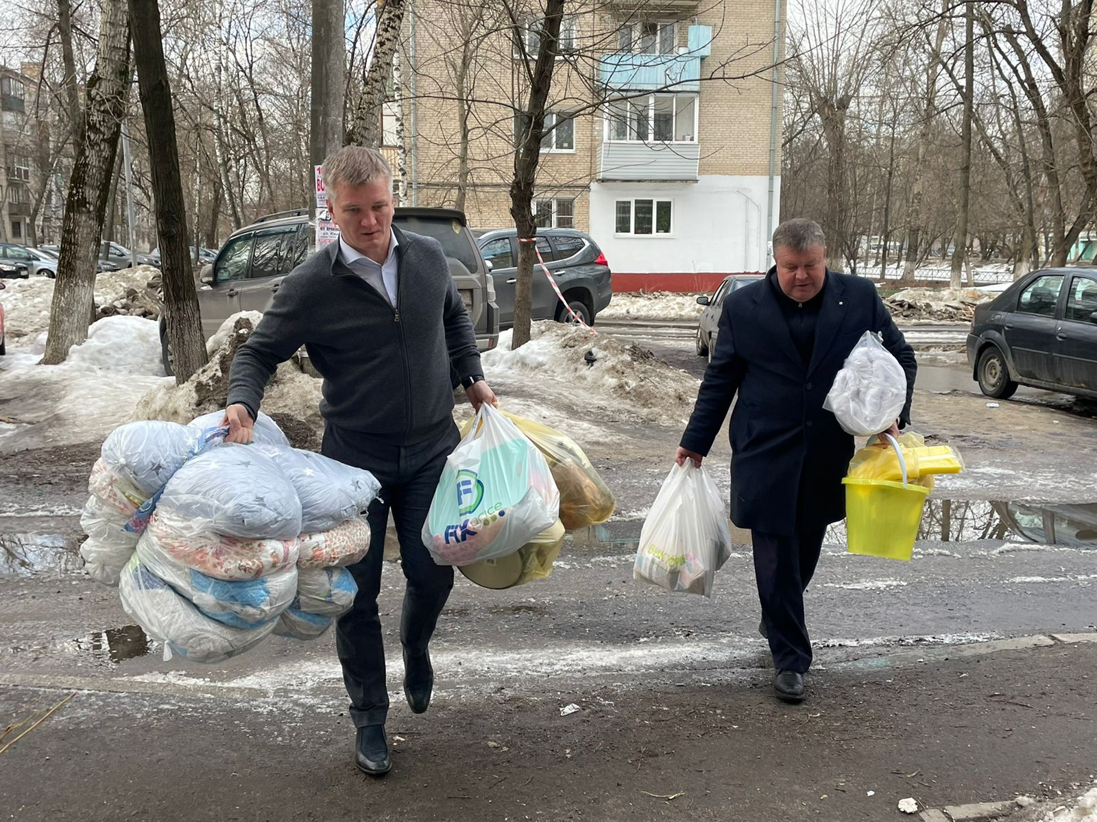 Дмитрий Дениско оказал адресную помощь семье беженцев из Луганской области  | Администрация городского округа Люберцы Московской области